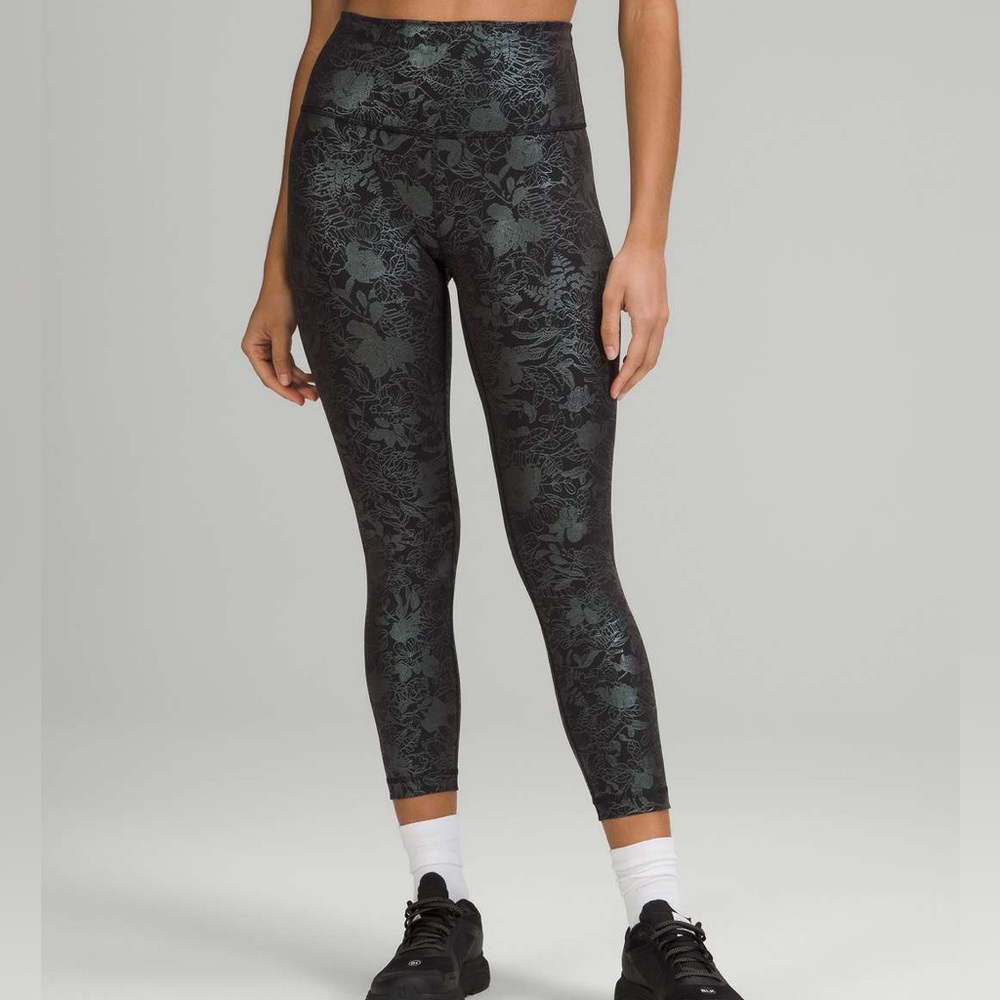Lululemon black iridescent foil Wunder Under high rise crop